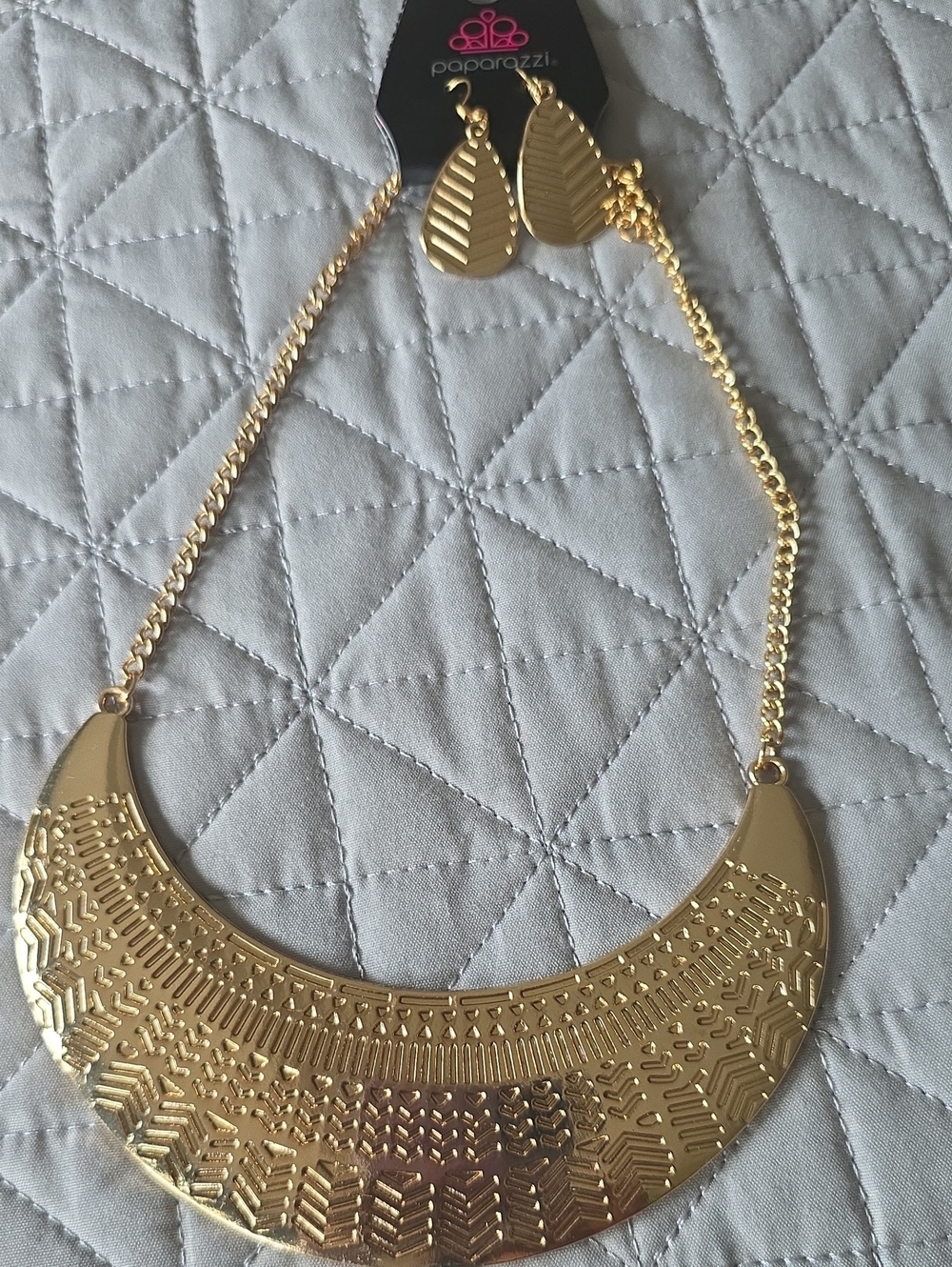 paparazzi Gold Etched Crescent Statement Necklace with Leaf Earrings